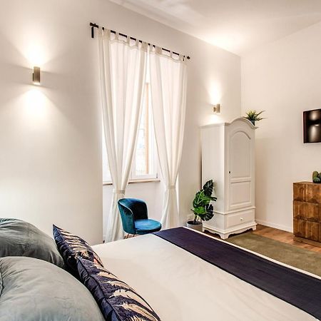 Monti Quiet And Spacious Apartment Rome Bagian luar foto