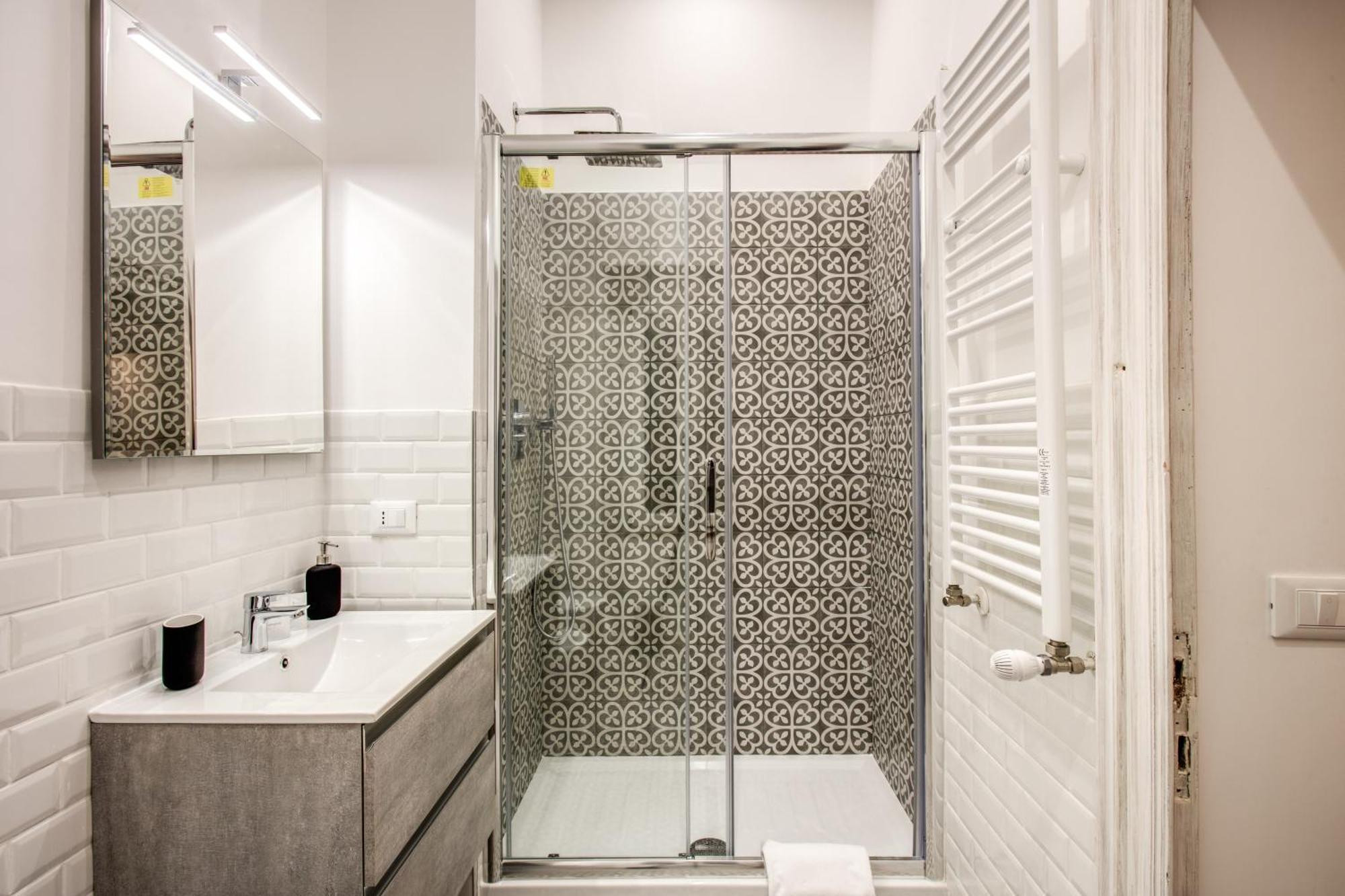 Monti Quiet And Spacious Apartment Rome Bagian luar foto