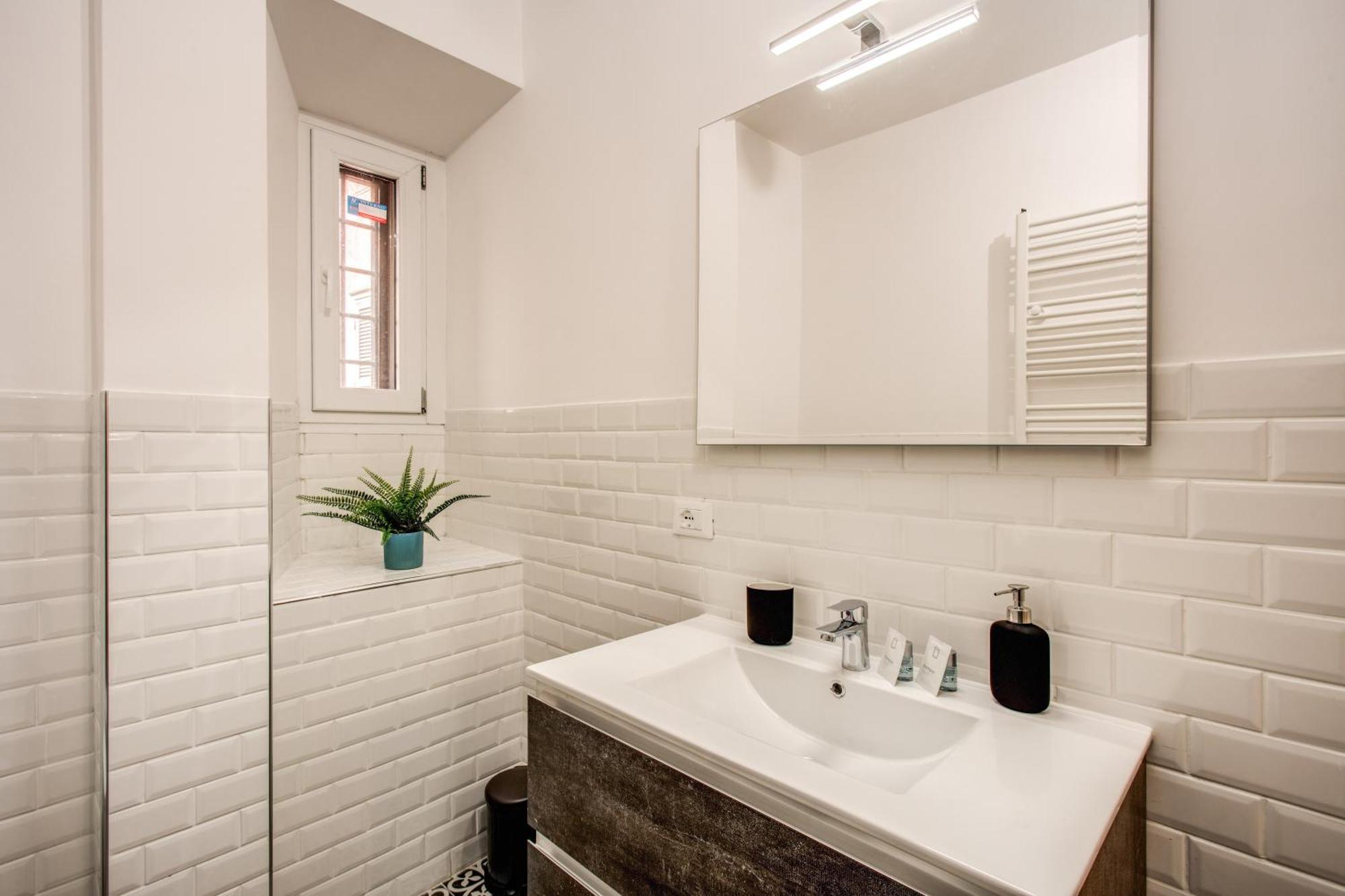 Monti Quiet And Spacious Apartment Rome Bagian luar foto
