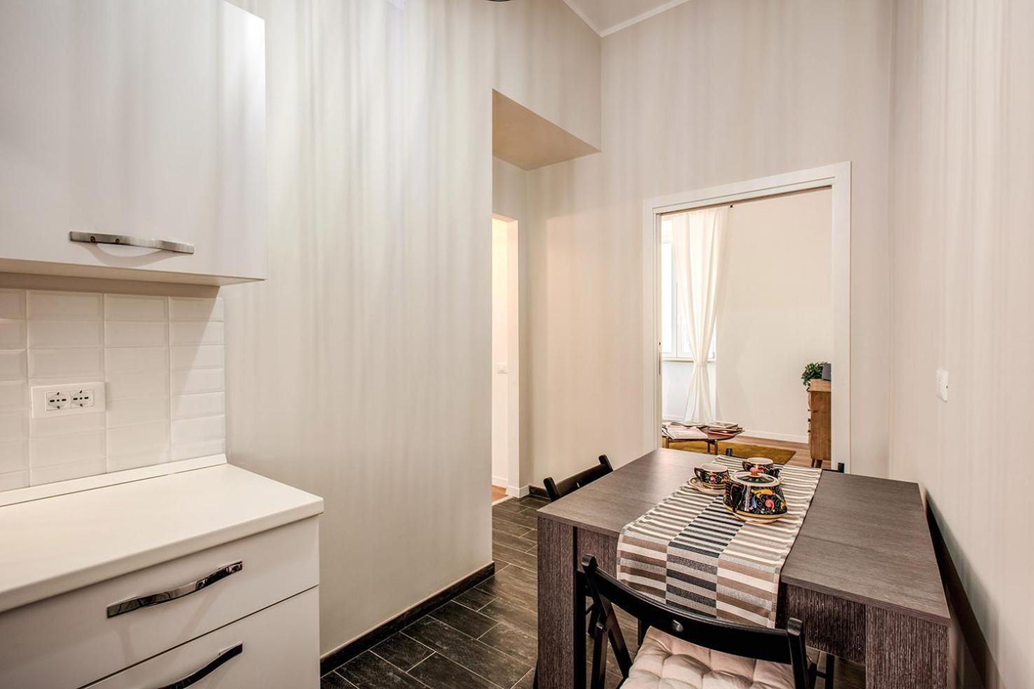 Monti Quiet And Spacious Apartment Rome Bagian luar foto