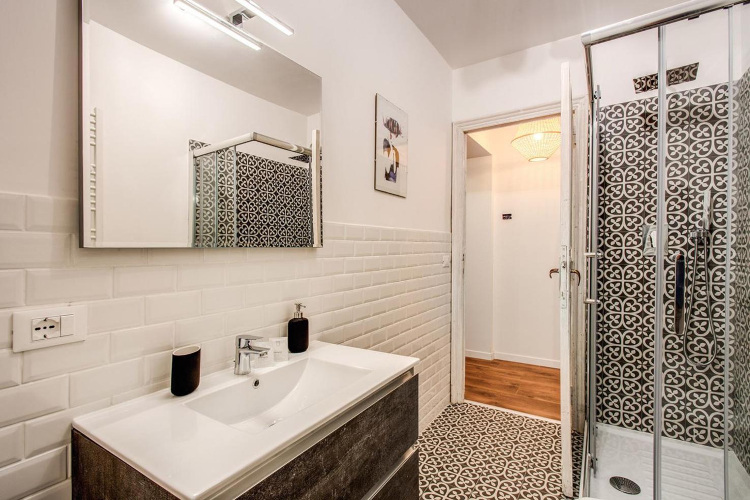 Monti Quiet And Spacious Apartment Rome Bagian luar foto