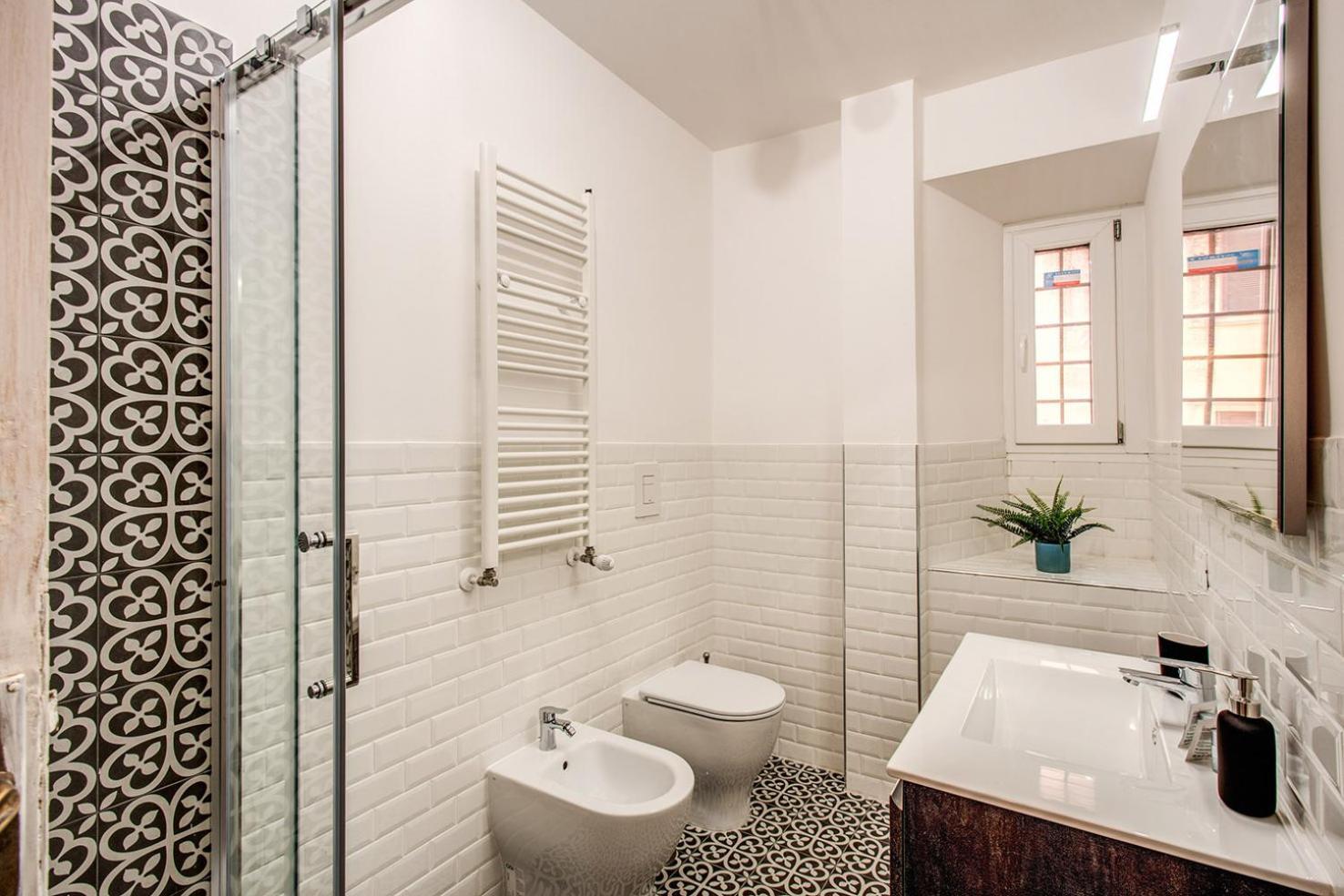 Monti Quiet And Spacious Apartment Rome Bagian luar foto