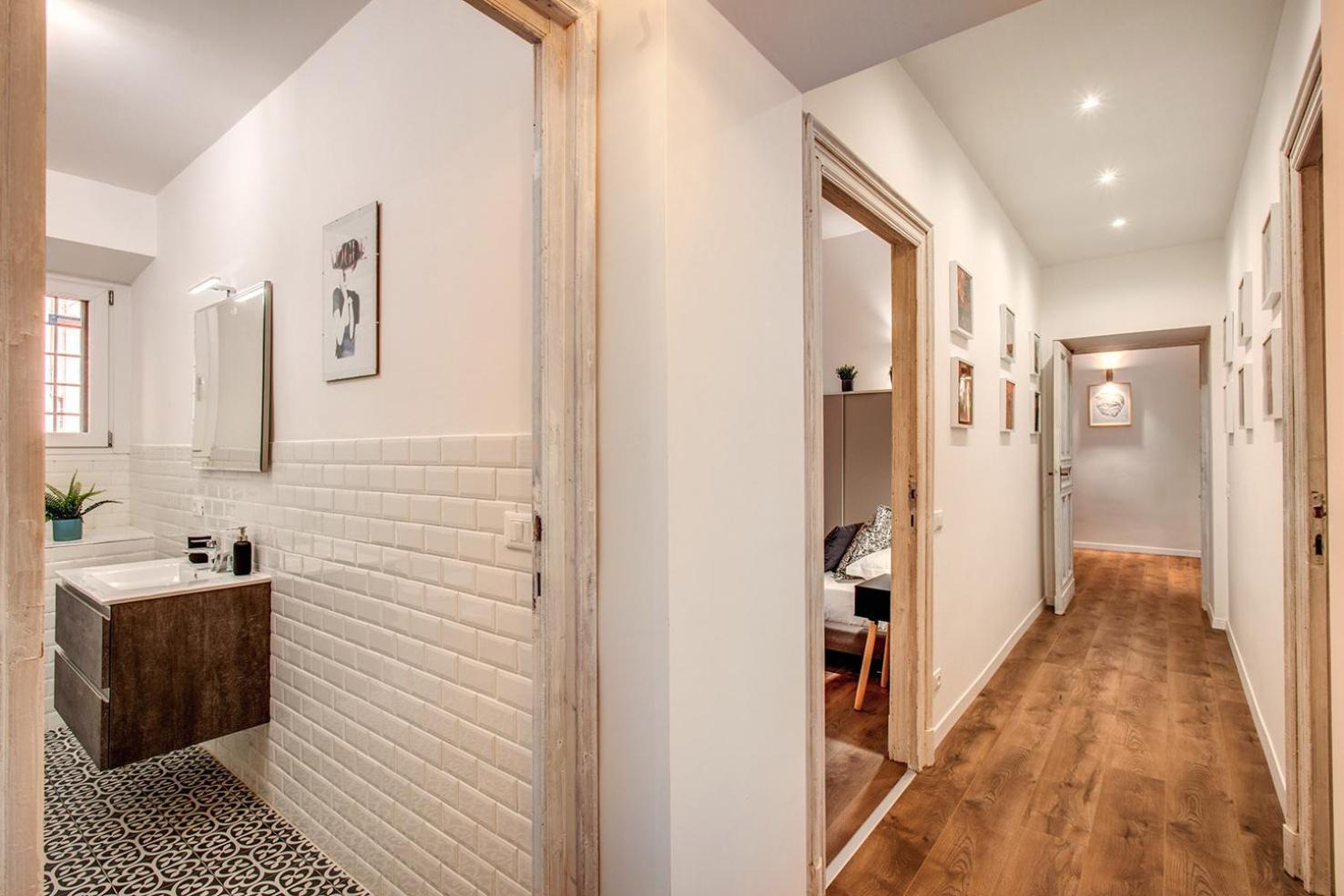 Monti Quiet And Spacious Apartment Rome Bagian luar foto