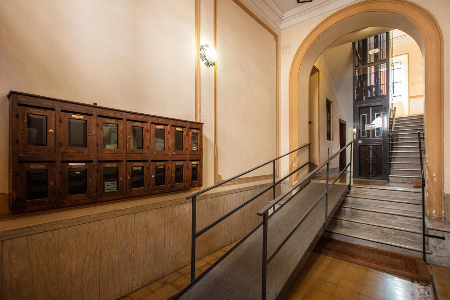 Monti Quiet And Spacious Apartment Rome Bagian luar foto