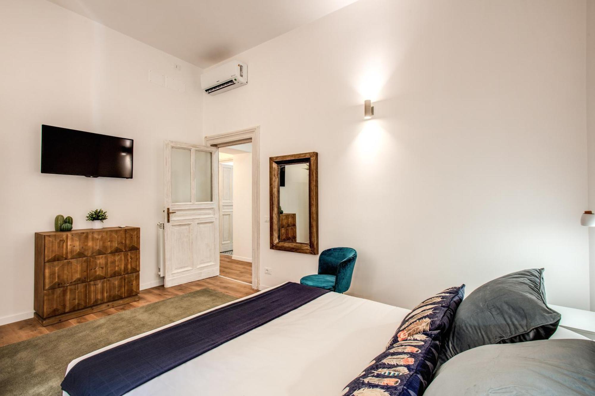 Monti Quiet And Spacious Apartment Rome Bagian luar foto