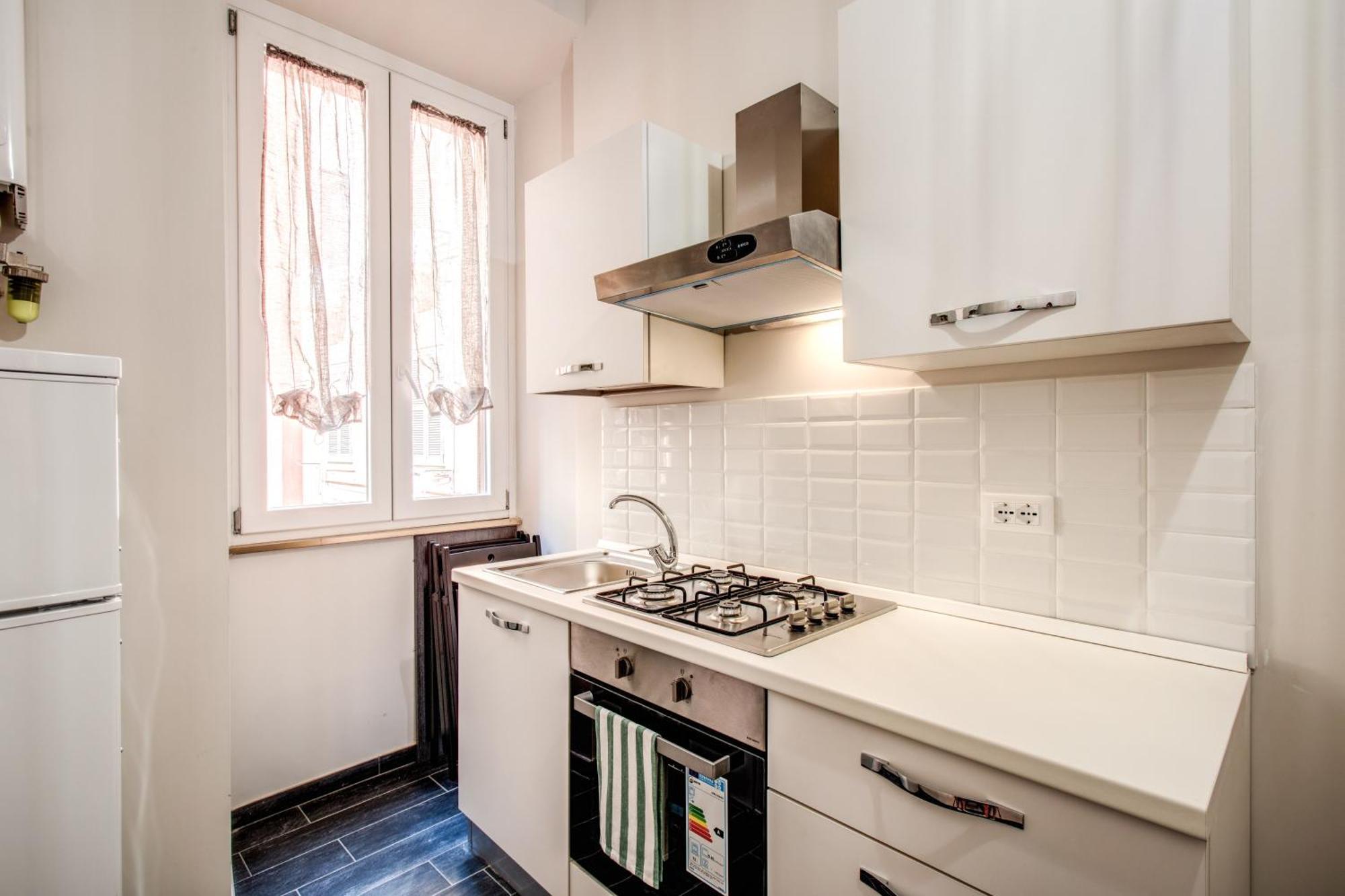 Monti Quiet And Spacious Apartment Rome Bagian luar foto